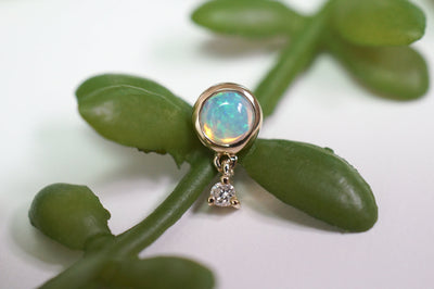 Poppy Round Cabochon Opal Threadless Pin